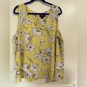 Floral sleeveless sleeveless layered blouse